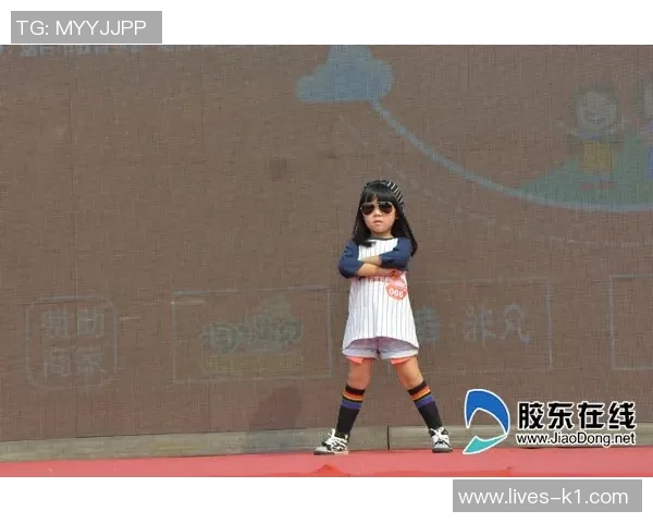 梦妮的足球宝贝之路：从绿茵场到闪耀舞台的成长故事