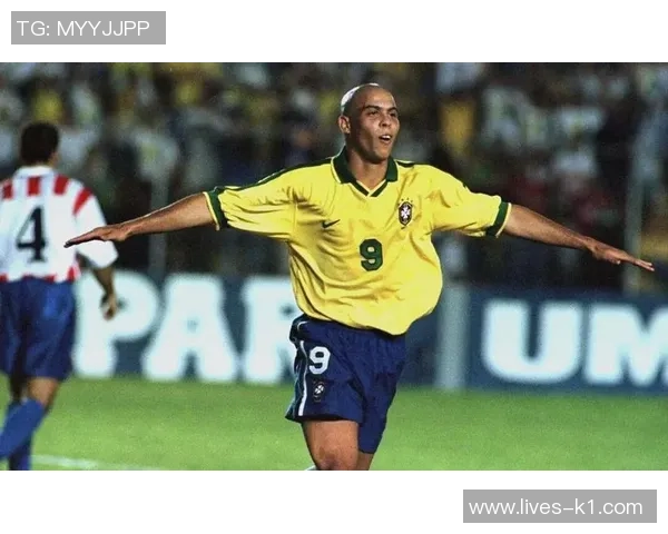 足球伟大球员的传奇故事与他们在历史长河中的影响力探讨