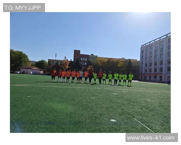 足球之夜新疆足球盛宴点燃激情展现团结与梦想的赛场魅力